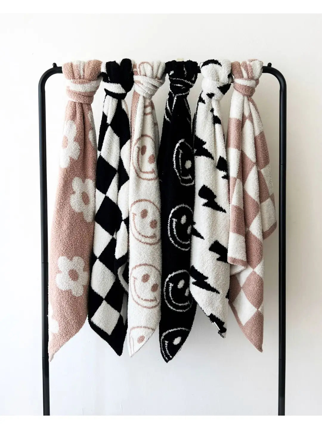 Checkered Plush Blanket | Black